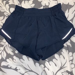 Lululemon hotty hot shorts 2.5 size 4